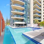 Park Views & Luxe Amenities In Broadbeach