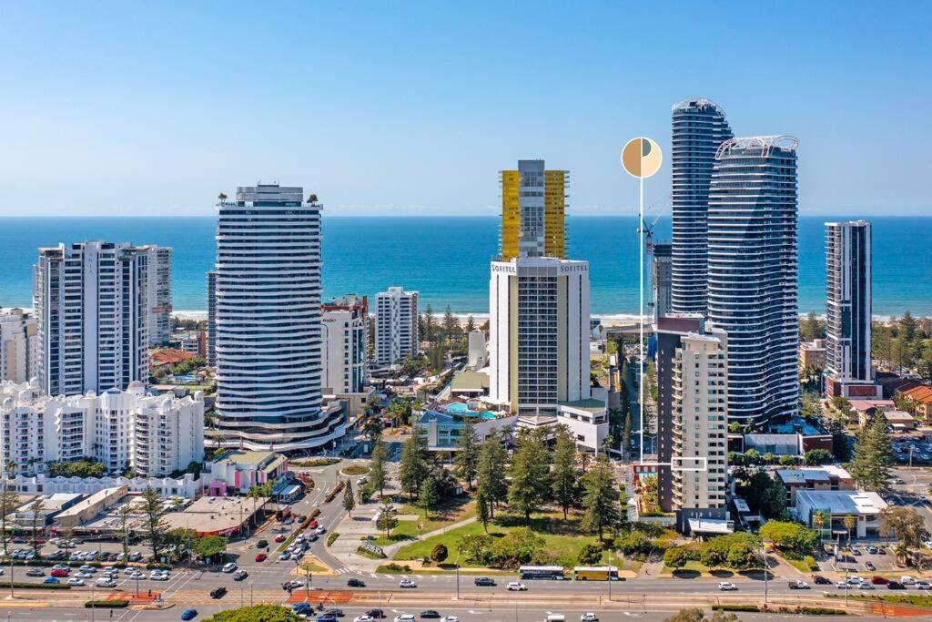 Park Views & Luxe Amenities In Broadbeach * Gold Coast